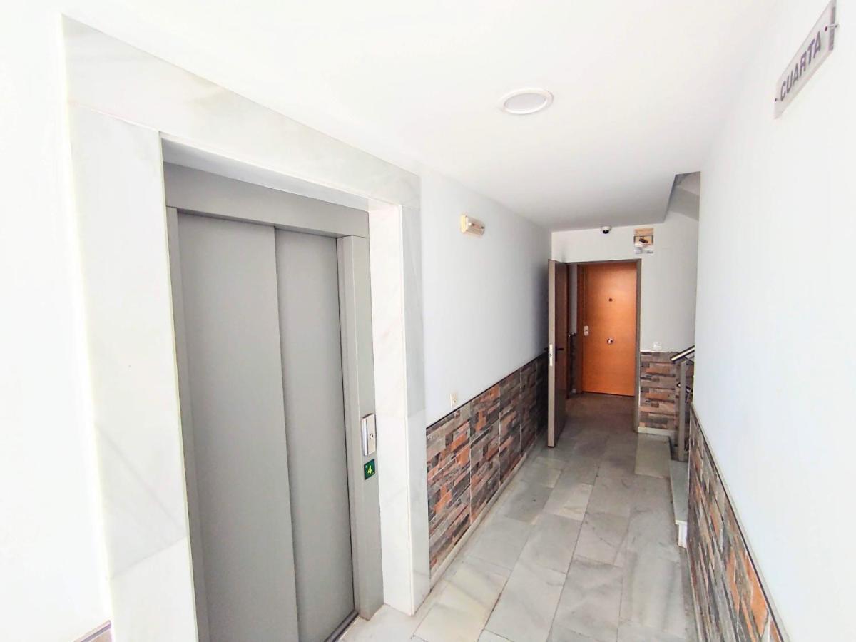 Manuela Nogales Apartments! Малага Екстериор снимка