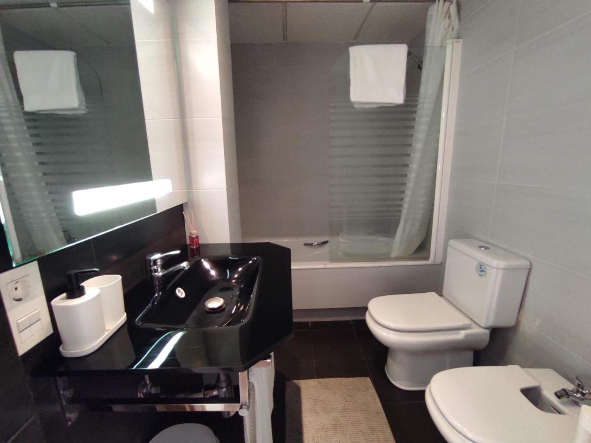 Manuela Nogales Apartments! Малага Екстериор снимка